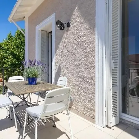 Remarquable T3 Proche Plages Carqueiranne